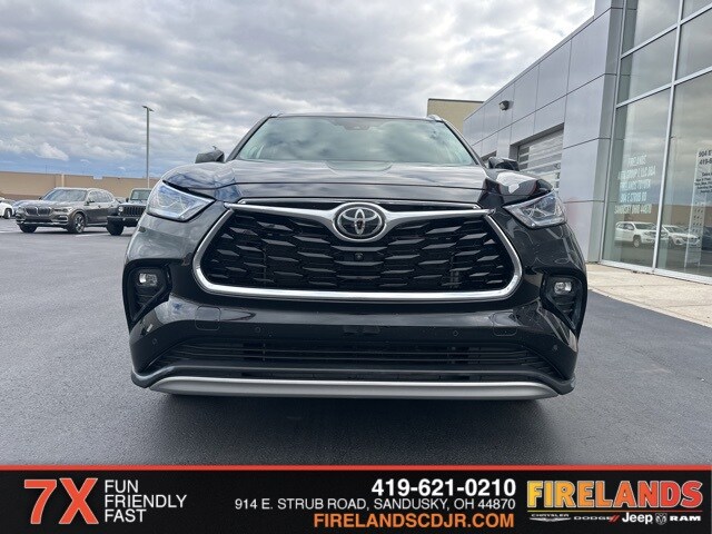 2023 Toyota Highlander L photo 2