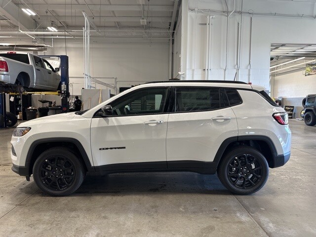 2025 Jeep Compass Latitude photo 2