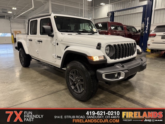 2026 Jeep Gladiator Sport S's photo
