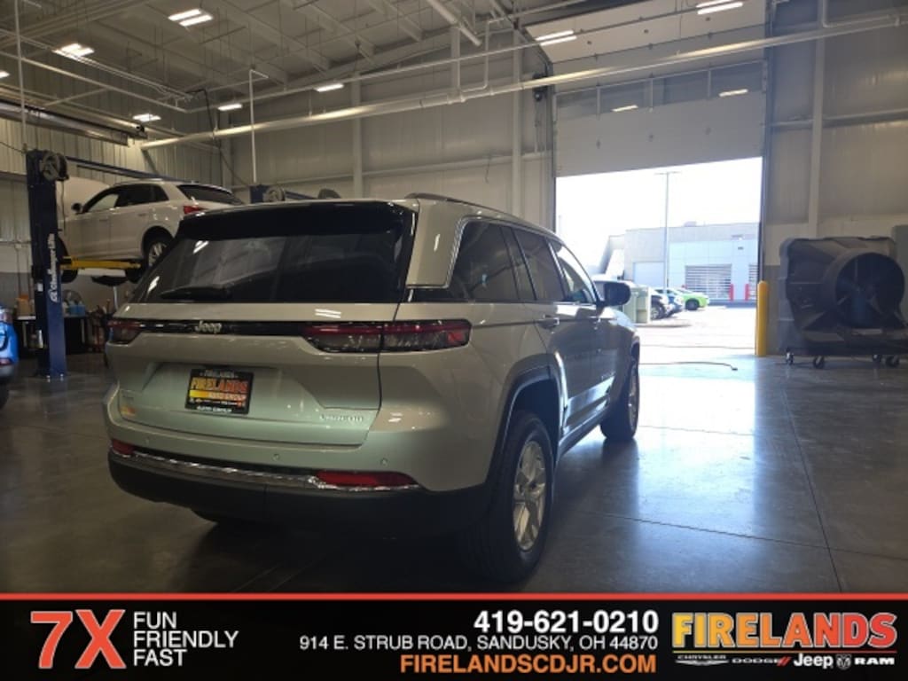 New 2025 Jeep Grand Cherokee Laredo Sport Utility