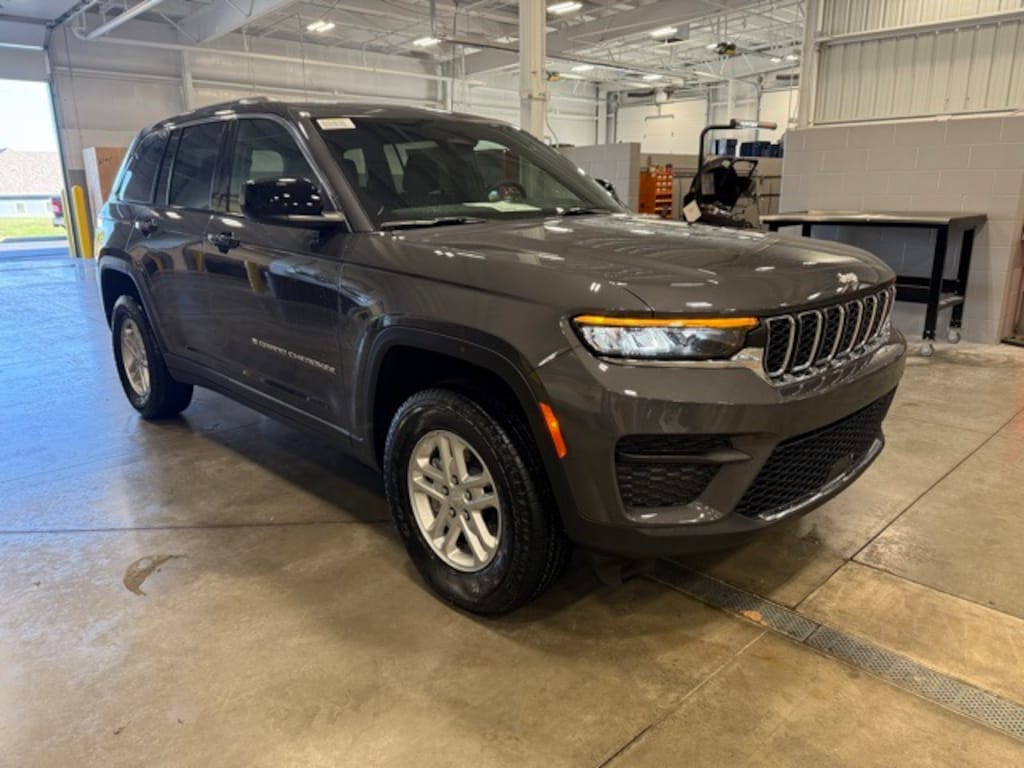 New 2025 Jeep Grand Cherokee Laredo Sport Utility