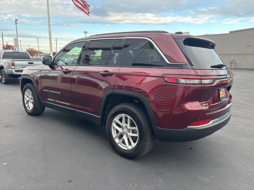 Used 2024 Jeep Grand Cherokee Laredo SUV