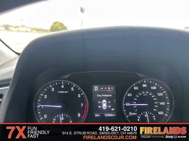 2018 Hyundai Elantra SEL photo 2