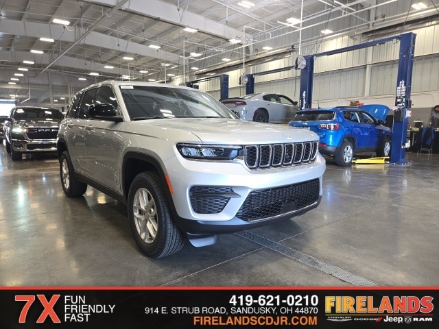 2025 Jeep Grand Cherokee Laredo's photo