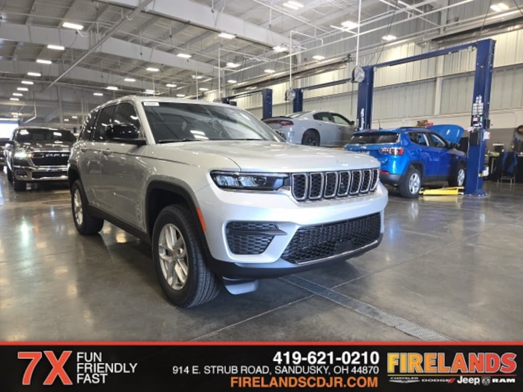 New 2025 Jeep Grand Cherokee Laredo Sport Utility