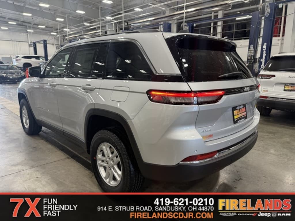 New 2025 Jeep Grand Cherokee Laredo Sport Utility