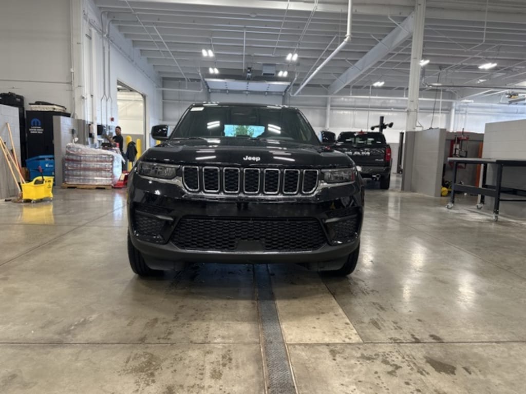 New 2025 Jeep Grand Cherokee Laredo Sport Utility