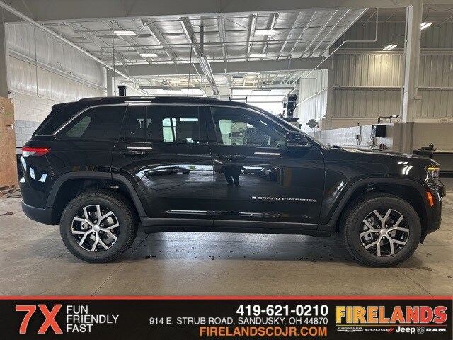 2025 Jeep Grand Cherokee Limited photo 2