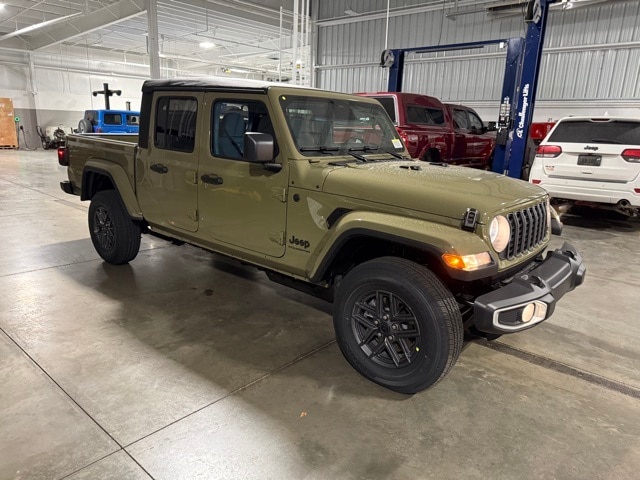 2026 Jeep Gladiator Sport S's photo