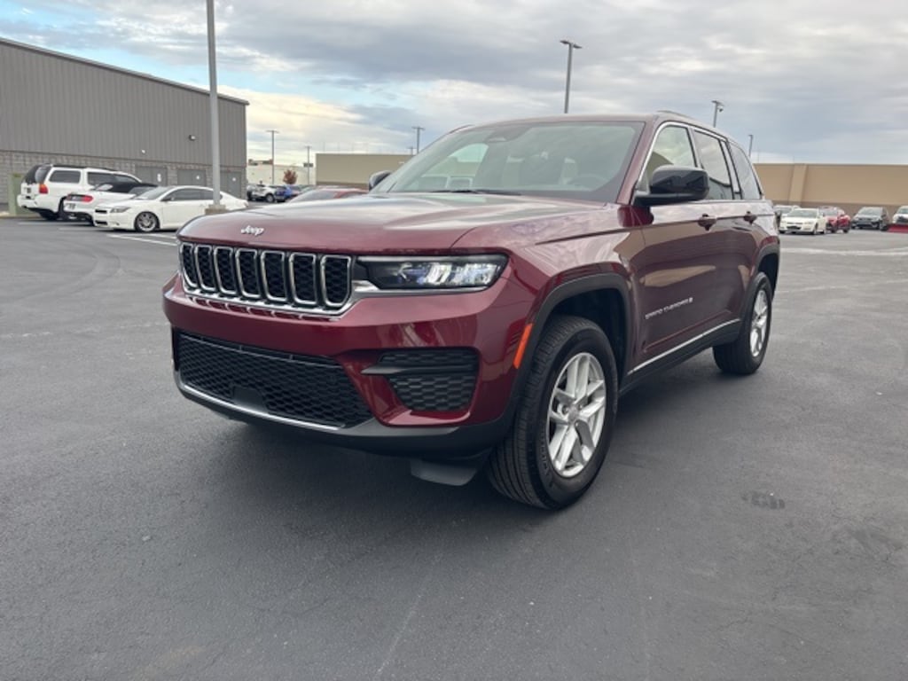 Used 2024 Jeep Grand Cherokee Laredo SUV