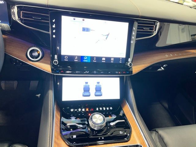 2025 Jeep Grand Wagoneer Series III - Photo 12