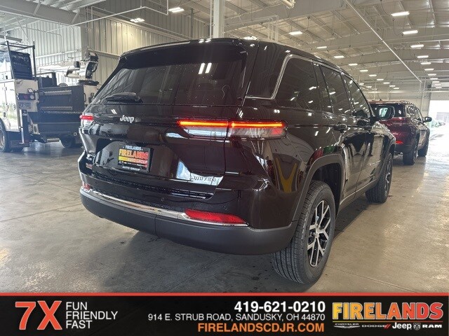 2025 Jeep Grand Cherokee Limited photo 3