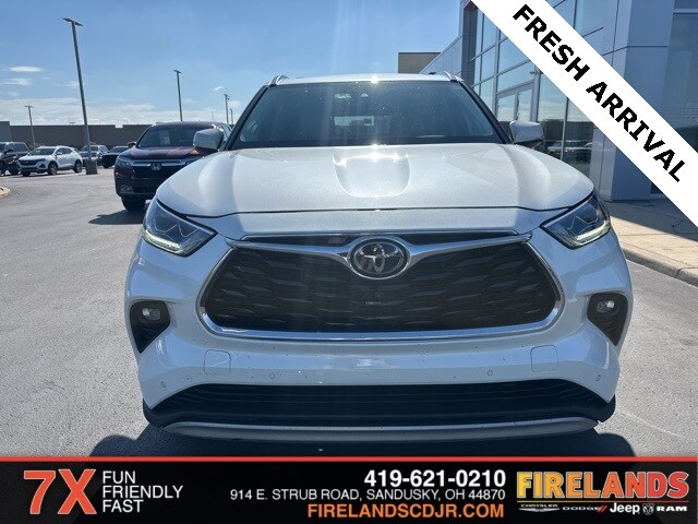 2021 Toyota Highlander Platinum photo 2