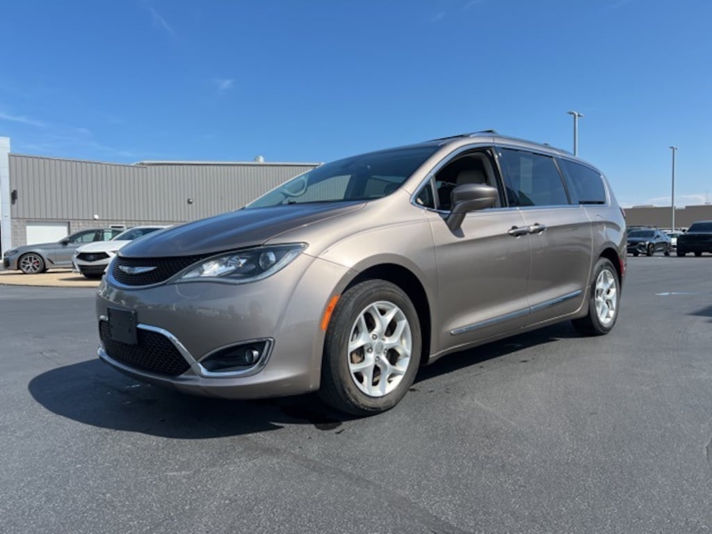 Used 2017 Chrysler Pacifica Touring-L Plus Van