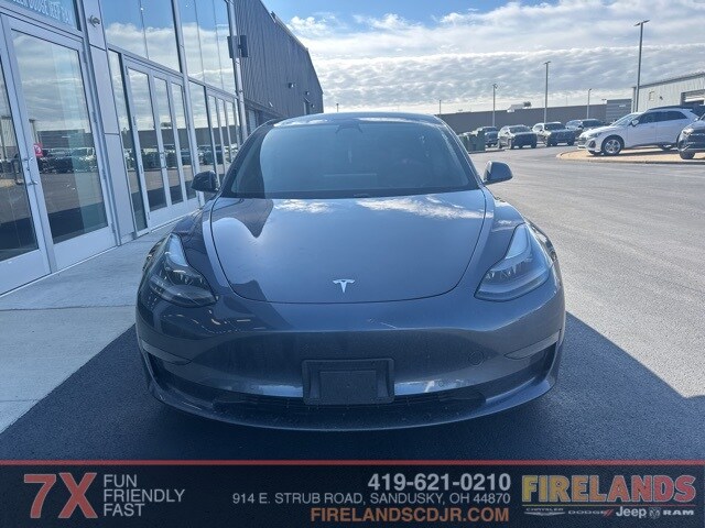 2021 Tesla Model 3 Standard Range Plus photo 2