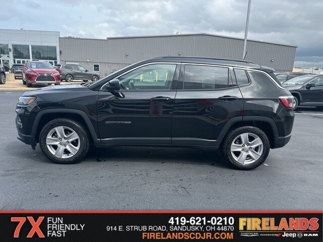 2022 Jeep Compass Latitude photo 2