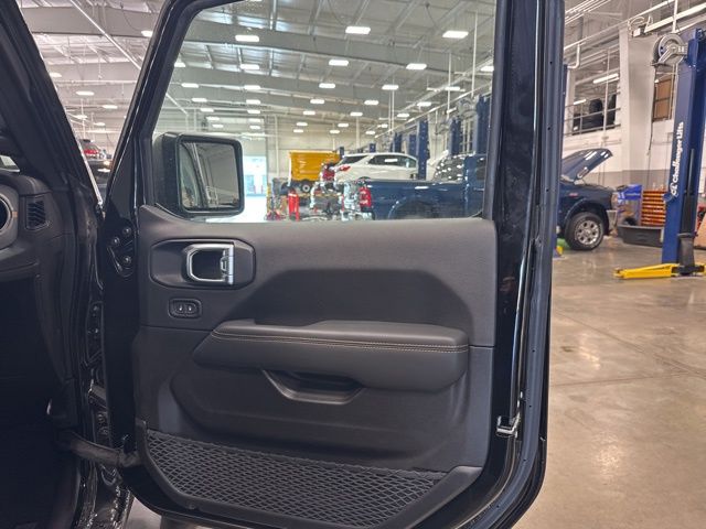 2025 Jeep Wrangler 4-Door Sahara - Photo 7