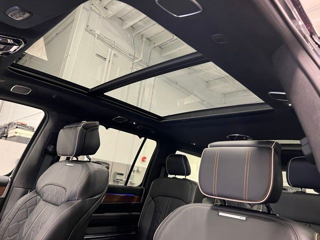 2025 Jeep Grand Wagoneer Series III - Photo 20