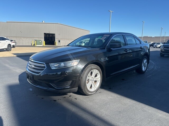 2015 Ford Taurus SE photo 3
