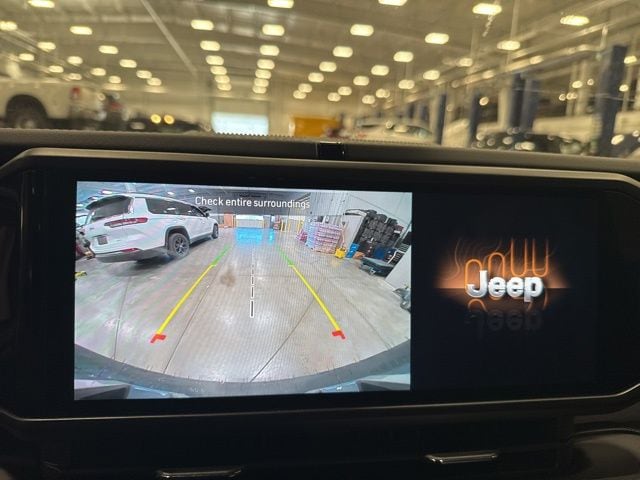 2025 Jeep Wrangler 4-Door Sahara - Photo 24