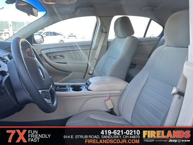 2015 Ford Taurus SE photo 2