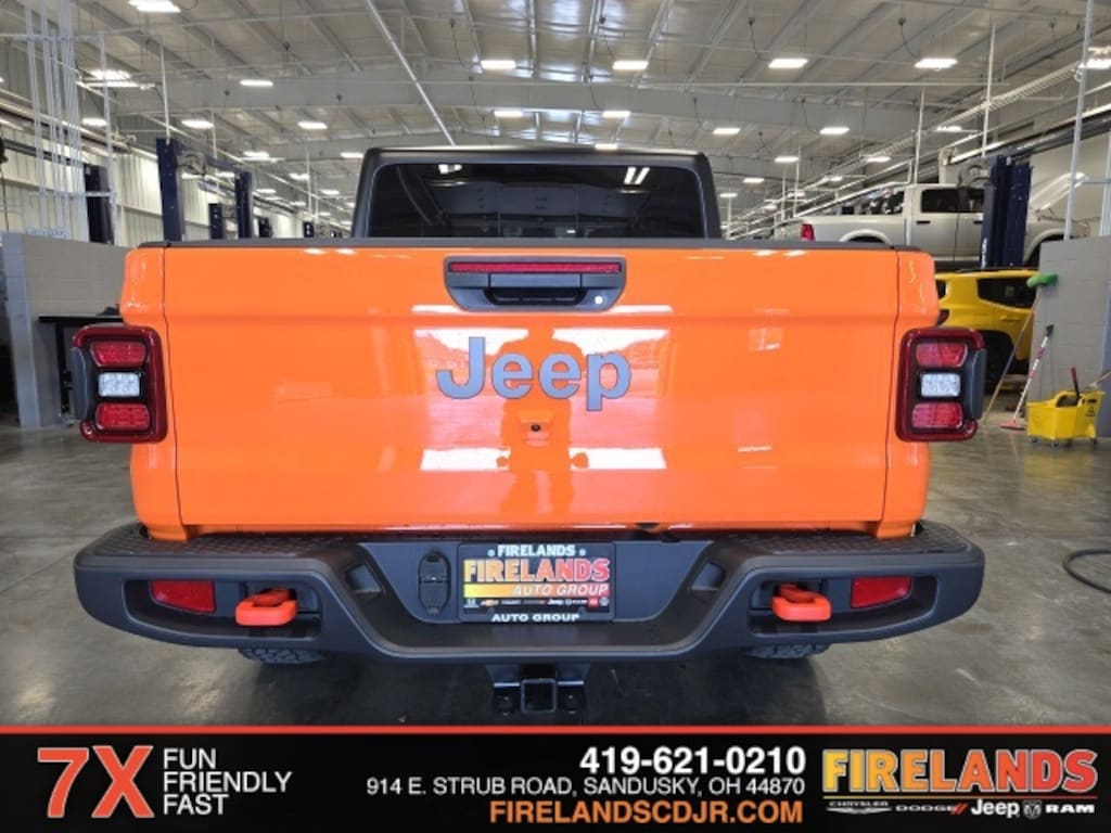 New 2025 Jeep Gladiator Mojave Pickup