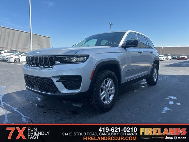 2022 Jeep Grand Cherokee Laredo photo 3