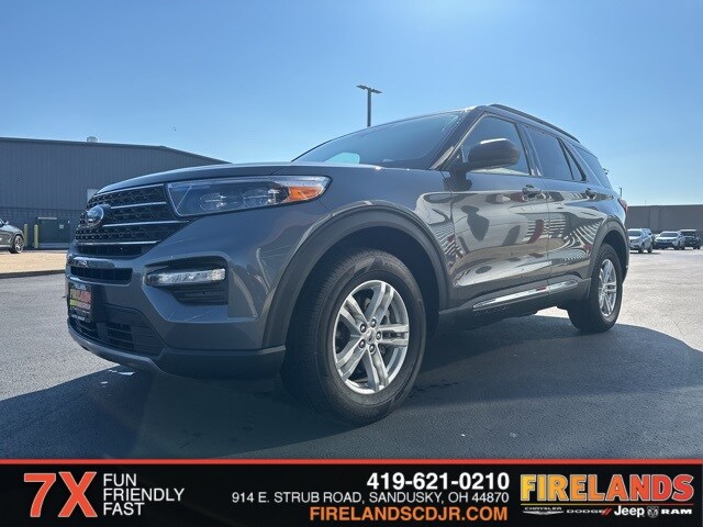 2023 Ford Explorer XLT photo 2
