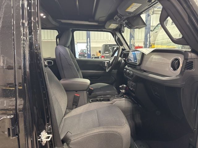 2025 Jeep Wrangler 4-Door Sahara - Photo 8