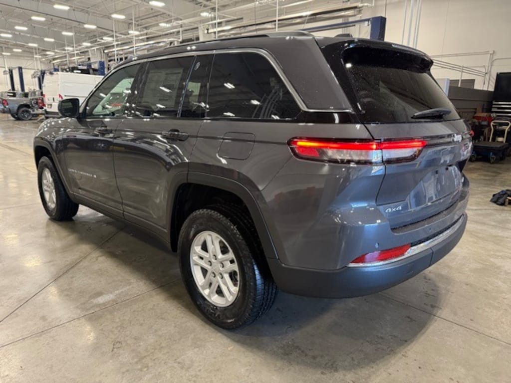 New 2025 Jeep Grand Cherokee Laredo Sport Utility