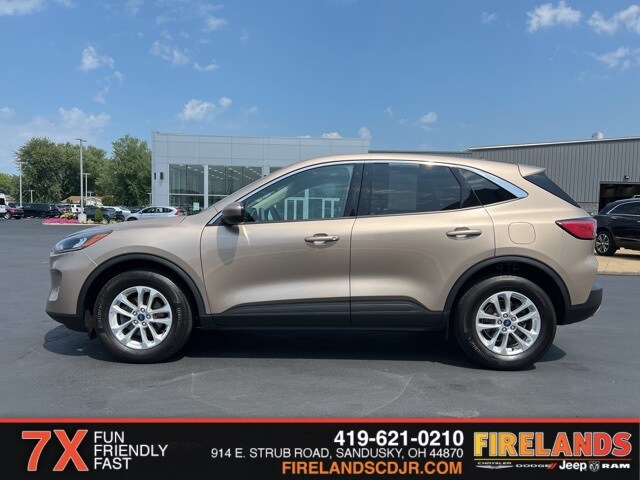 2020 Ford Escape SE photo 2