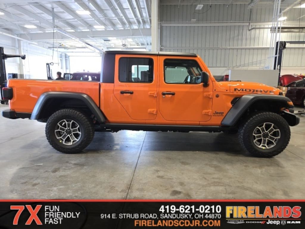 New 2025 Jeep Gladiator Mojave Pickup