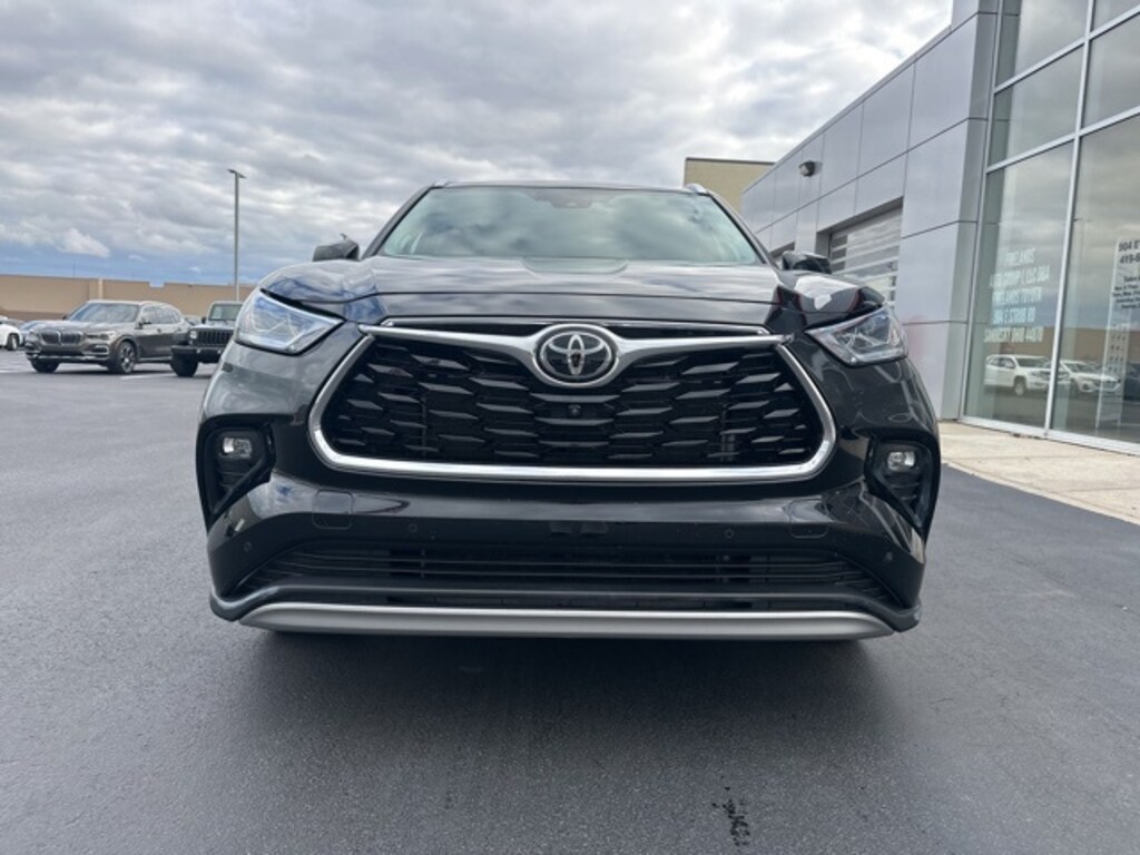 Used 2023 Toyota Highlander L SUV