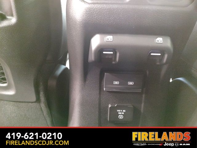 2025 Jeep Wrangler 4-Door Sahara - Photo 20