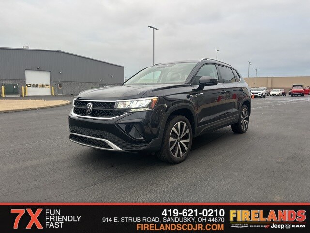 2024 Volkswagen Taos SE photo 2