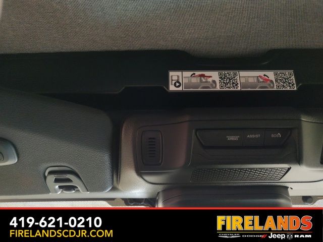 2025 Jeep Wrangler 4-Door Sahara - Photo 16