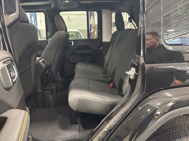 2025 Jeep Wrangler 4-Door Sahara - Photo 12
