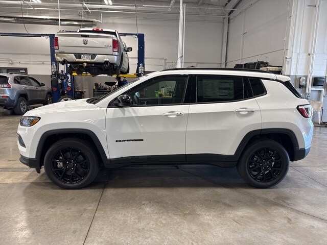 2025 Jeep Compass Latitude photo 3