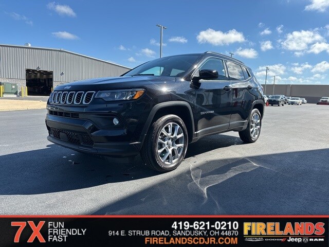 2024 Jeep Compass Latitude Lux photo 3