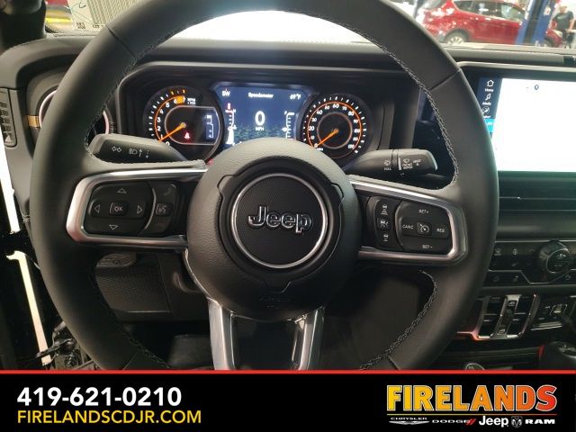 2025 Jeep Wrangler 4-Door Sahara - Photo 14