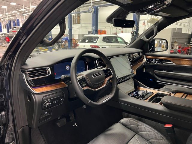 2025 Jeep Grand Wagoneer Series III - Photo 9