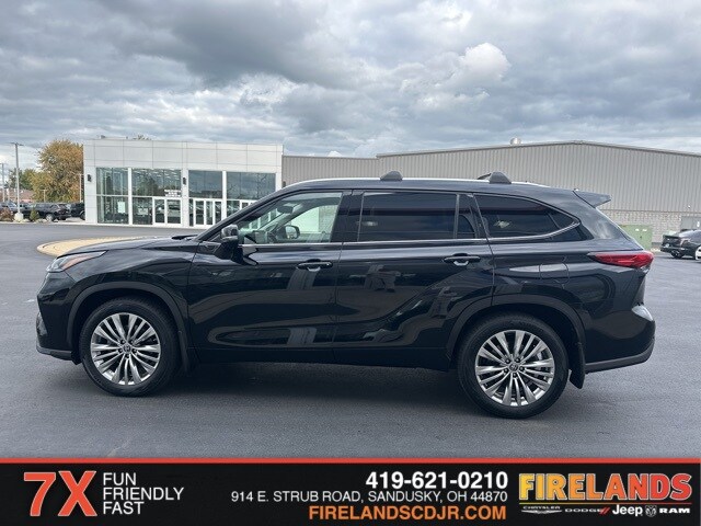 2023 Toyota Highlander L photo 4