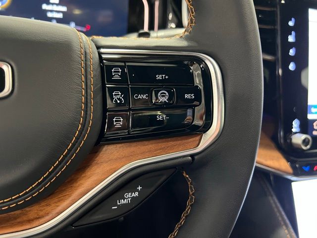 2025 Jeep Grand Wagoneer Series III - Photo 10
