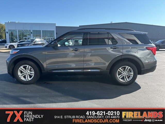 2023 Ford Explorer XLT photo 3