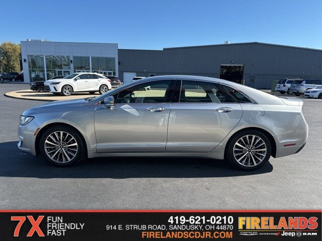 2020 Lincoln MKZ Standard photo 2