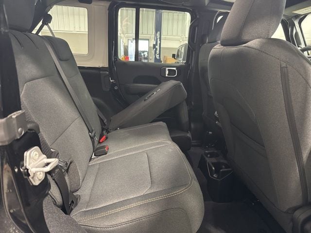 2025 Jeep Wrangler 4-Door Sahara - Photo 10