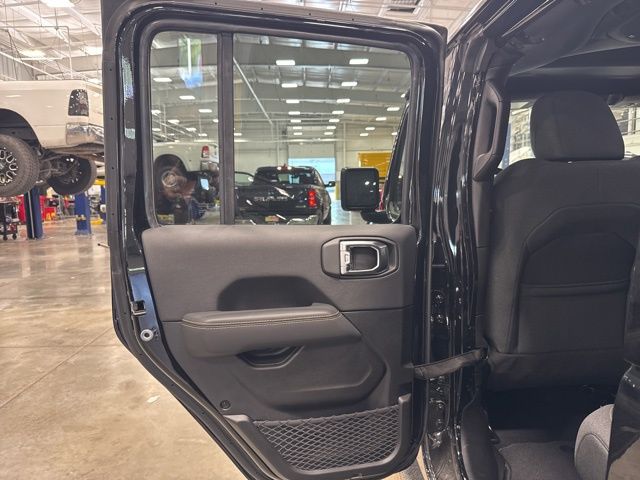 2025 Jeep Wrangler 4-Door Sahara - Photo 11