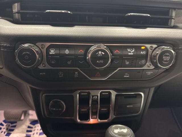 2025 Jeep Wrangler 4-Door Sahara - Photo 25