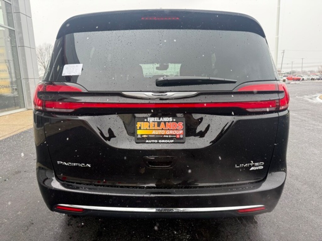 New 2026 Chrysler Pacifica Limited Passenger Van