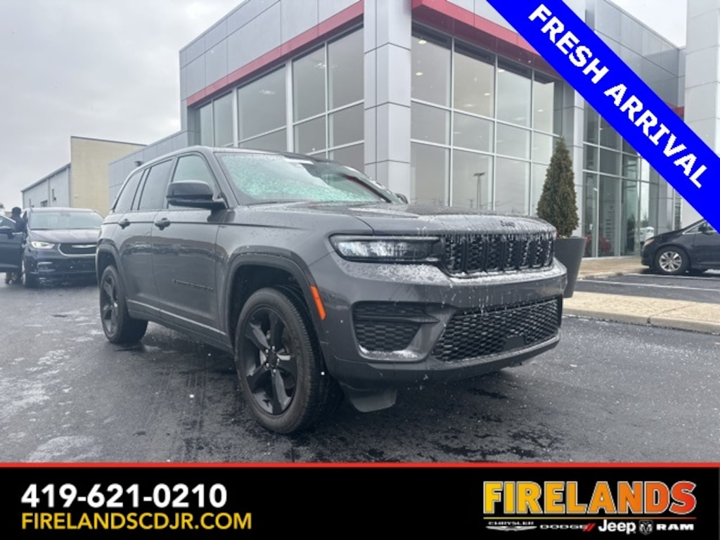 Used 2024 Jeep Grand Cherokee Laredo SUV